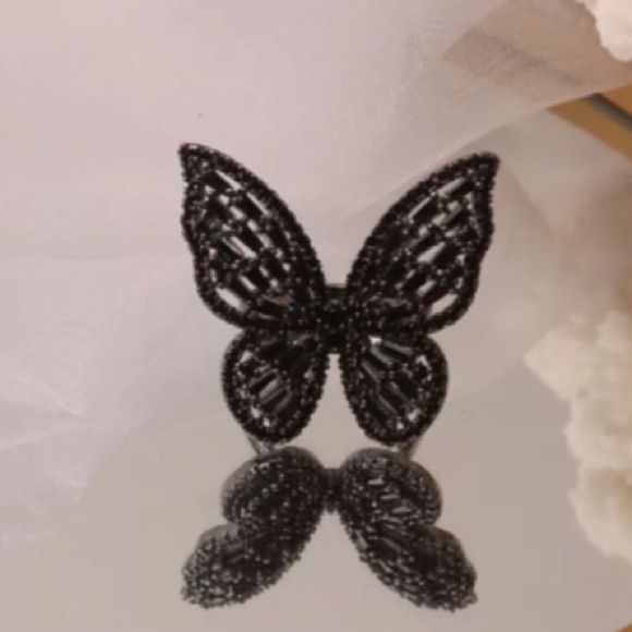 18k White Gold Diamond Butterfly Statement Ring - Picture 7 of 9